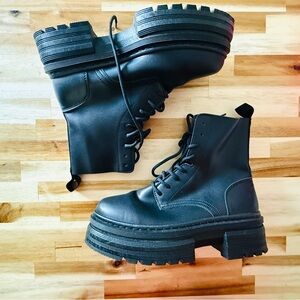 FOREVER 21 Women's Size 7 Faux Leather
Lace-Up Chunky Combat Boots